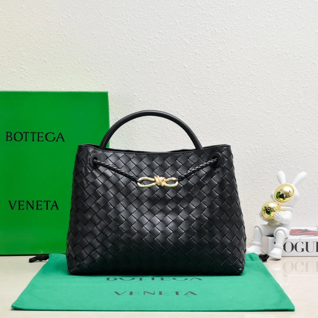 Medium size 32cm black